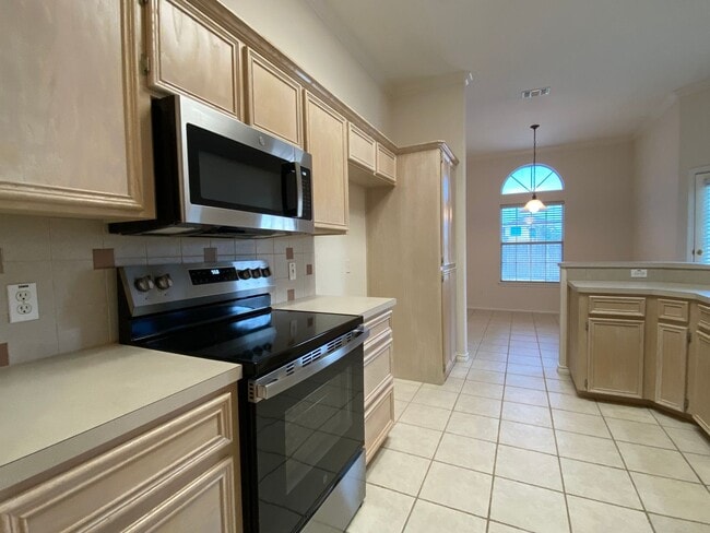 Building Photo - AFFORDABLE ISLAND LIVING!