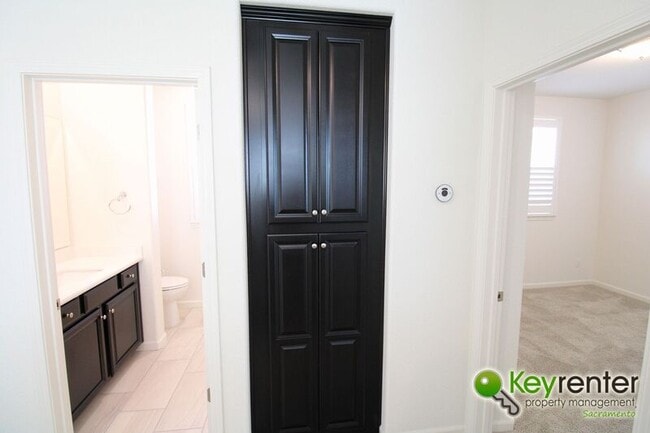 Building Photo - 1061 Chapelhill Ln