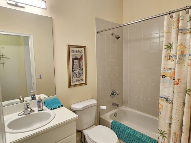 Building Photo - Seasonal Short-Term 3 Bedroom 2 Bathroom Heated Pool Home located in Venetian Club & River Club!