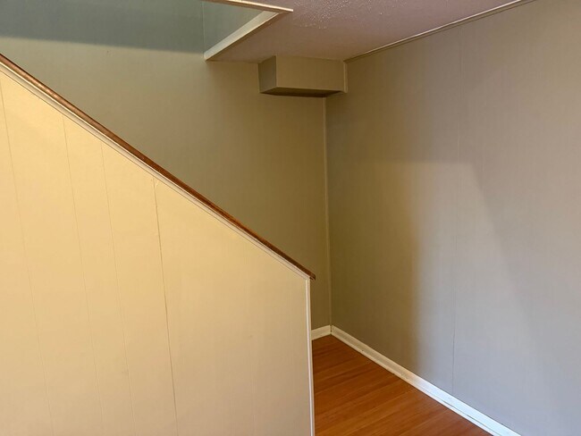 Building Photo - COMING SOON: Stunning 2-Bed/1 Bath Duplex ...