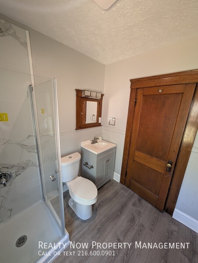 Building Photo - 1313 W 93rd St