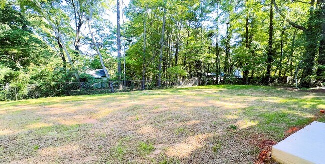 Building Photo - Gorgeous Luxury Style Townhome, Minutes from NC State!