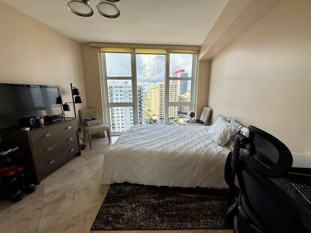 Building Photo - 1850 S Ocean Dr