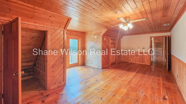 Building Photo - 218 Sugar Hollow Rd