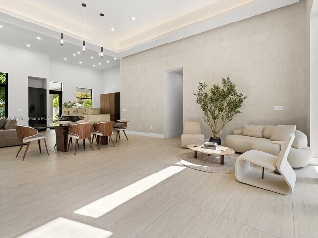 Building Photo - 543 NE 109th St