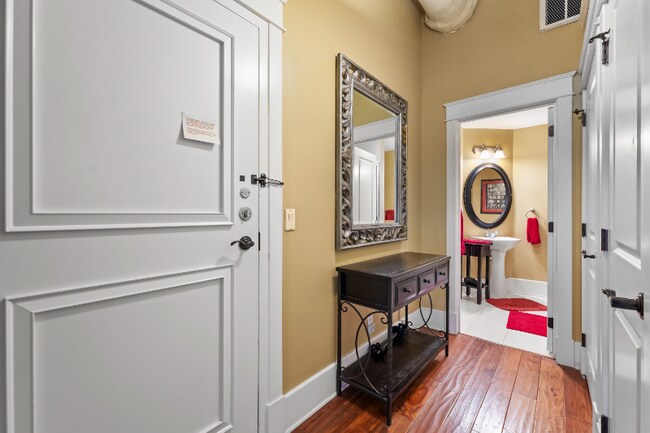 Building Photo - 4 Beaufain St