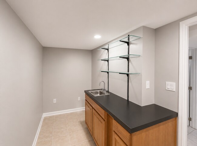Building Photo - 7261 Bridgewood Dr