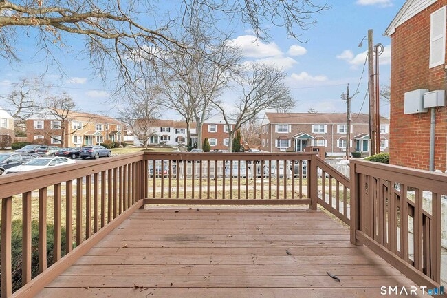 Building Photo - 249 Sunnyridge Ave