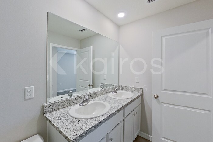 Building Photo - 8704 SW 44th Ct