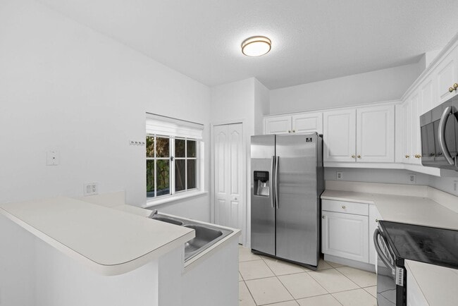 Building Photo - Bridgeport Villas