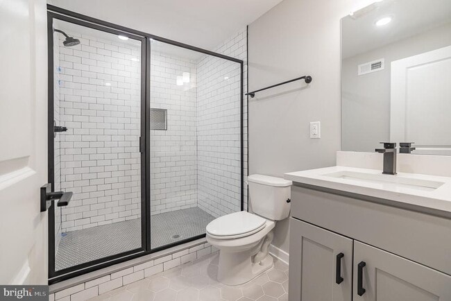 Building Photo - 2410 Clifford St