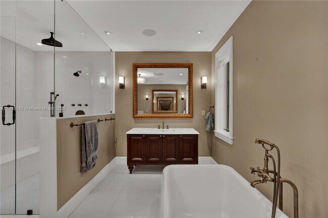 Building Photo - 932 Escobar Ave