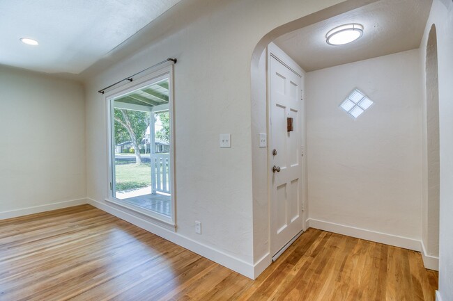 Building Photo - Remodeled La Loma Bungalow!