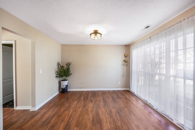 Building Photo - 2924 Tuckland Dr