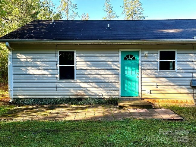 Building Photo - 5589 Wrenn Dr