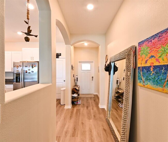 Building Photo - 736 Royal Empress Dr