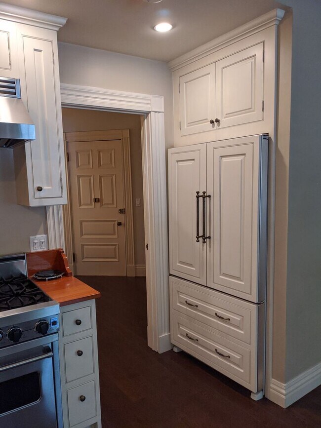 Building Photo - Back Bay FURNISHED 1 bedroom for 9/1