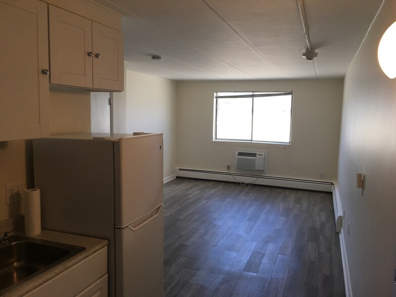 Building Photo - 186 Lexington St