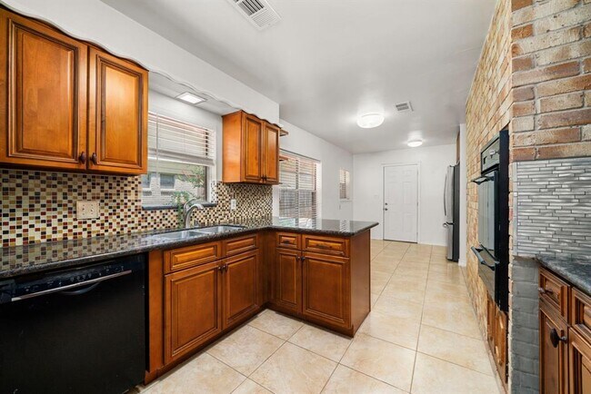 Building Photo - 8806 Langdon Ln