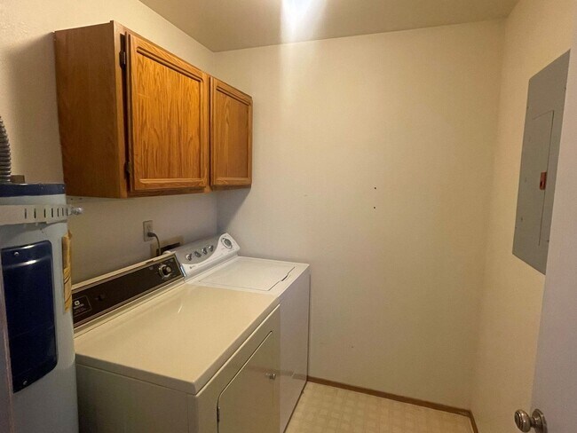 Building Photo - Now renting 2 bedroom Duplex  half-off the first month of rent