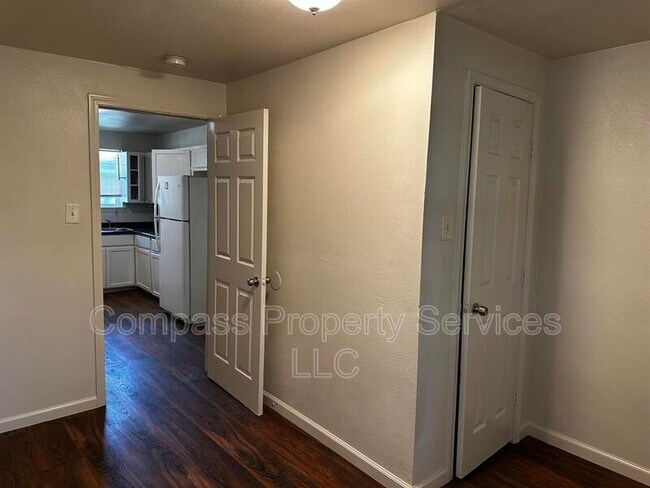 Building Photo - 507 Dunbar Ave