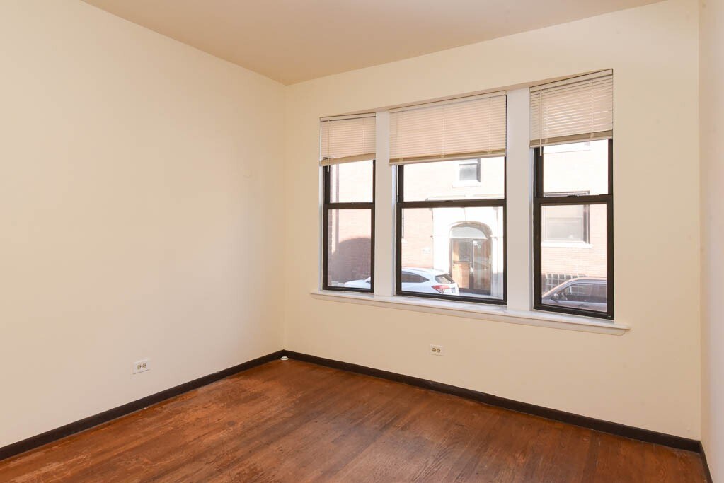 Building Photo - 3149 W Medill Ave
