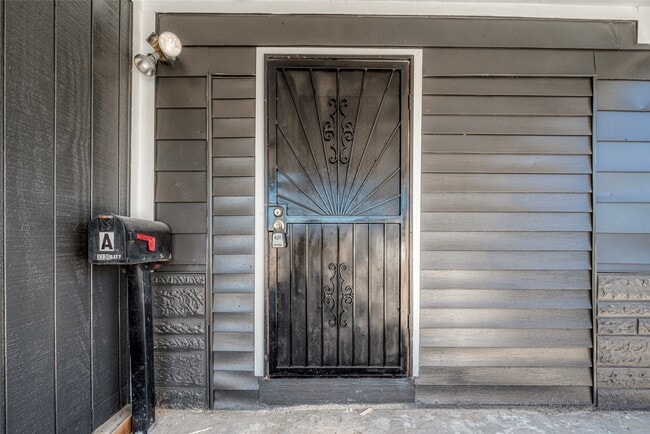 Building Photo - 3320 Hays St