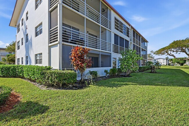 Building Photo - 476 Fanshaw L