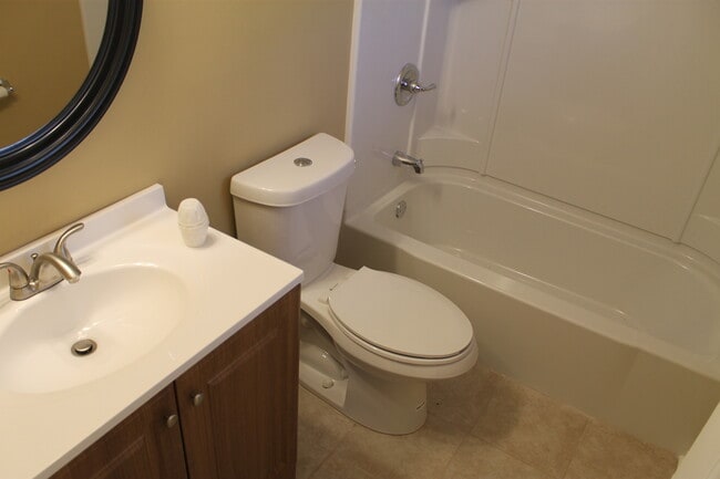Building Photo - 207 Cobblestone Ct