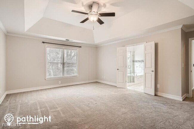 Building Photo - 4 br, 2.5 bath House - 1045 Mayfield Manor...
