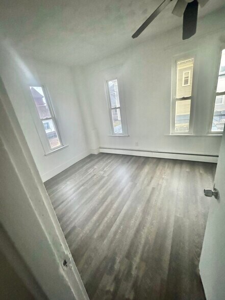 Building Photo - 98 Summer St
