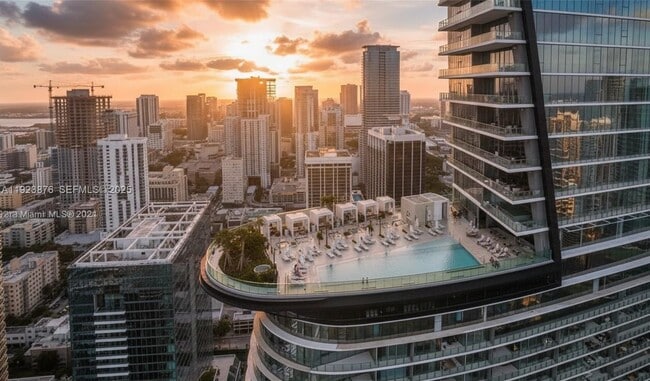 Primary Photo - 300 Biscayne Blvd Way