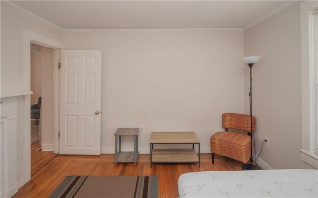 Building Photo - 11 Young St