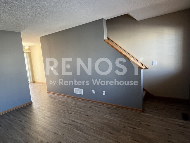 Building Photo - Available August 8 - 2 Bed/1.5 Bath Townhome in Prior Lake
