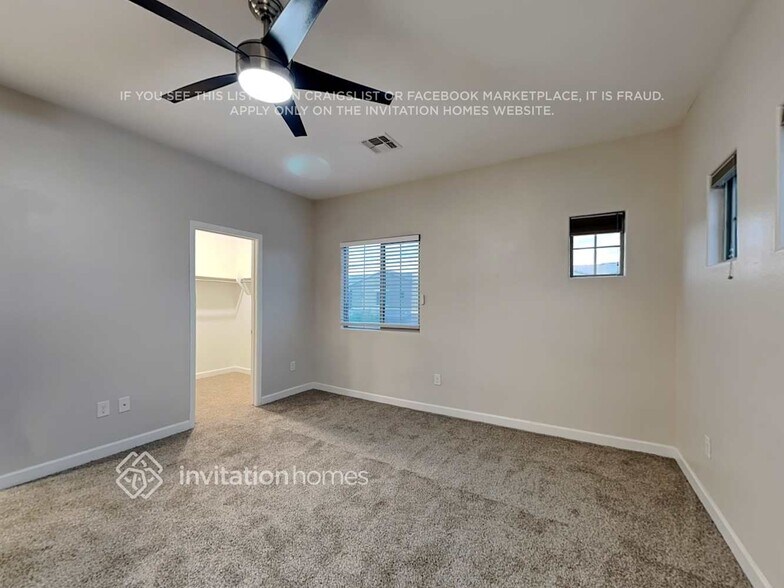 Building Photo - 1367 S Country Club Dr