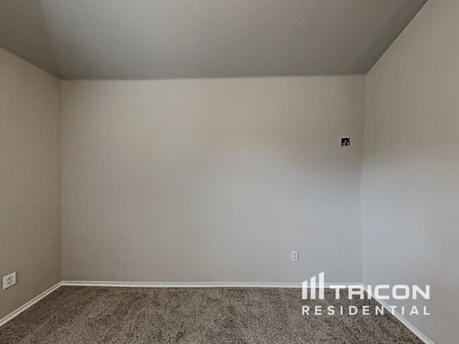 Building Photo - 509 Niagara Falls Dr