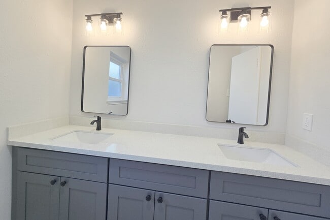 Building Photo - 8822 Rowan Ln