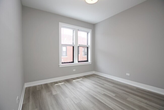 Building Photo - 3948.5 N Janssen Ave