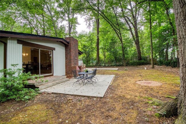 Building Photo - 2700 Brook Park Way