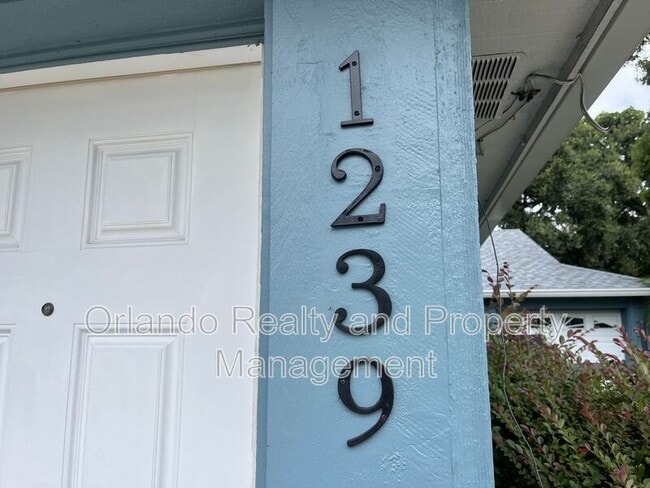 Building Photo - 1239 E Ridgewood St