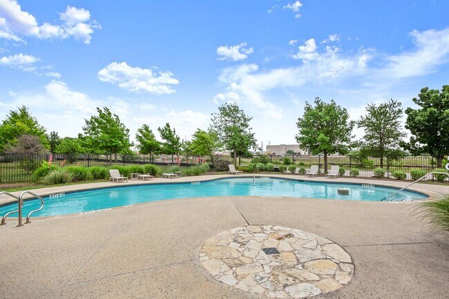 Building Photo - 1620 Bryant Dr