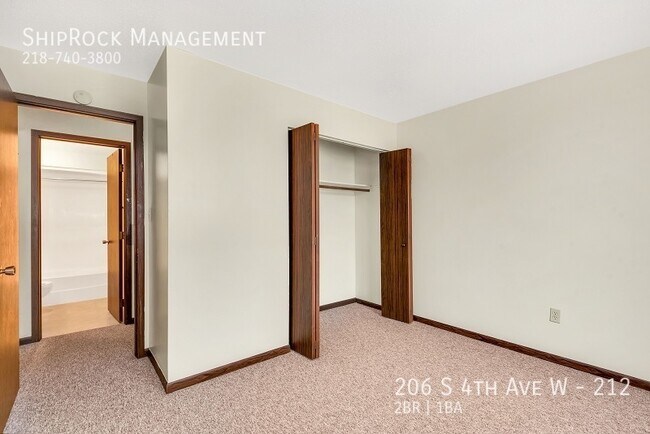 Building Photo - 206 S 4th Ave W