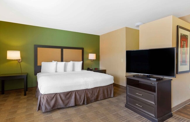 Building Photo - Furnished Studio-Phoenix - Airport - E. Oa...