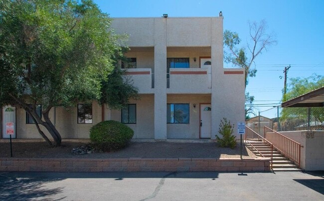 Building Photo - 455 W Kelso St