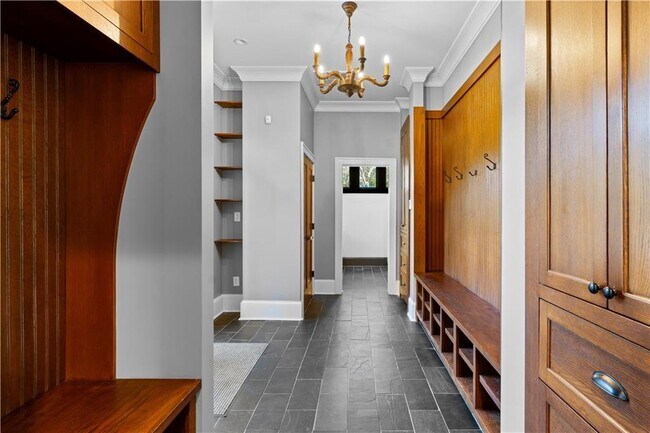 Building Photo - 979 Springdale Rd NE