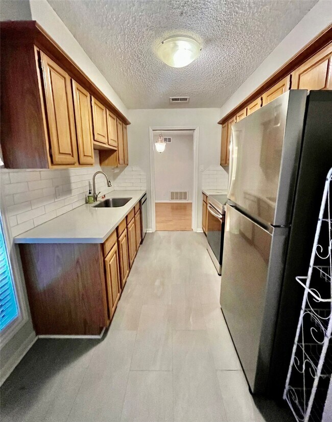 Building Photo - 1311 Antoine Dr