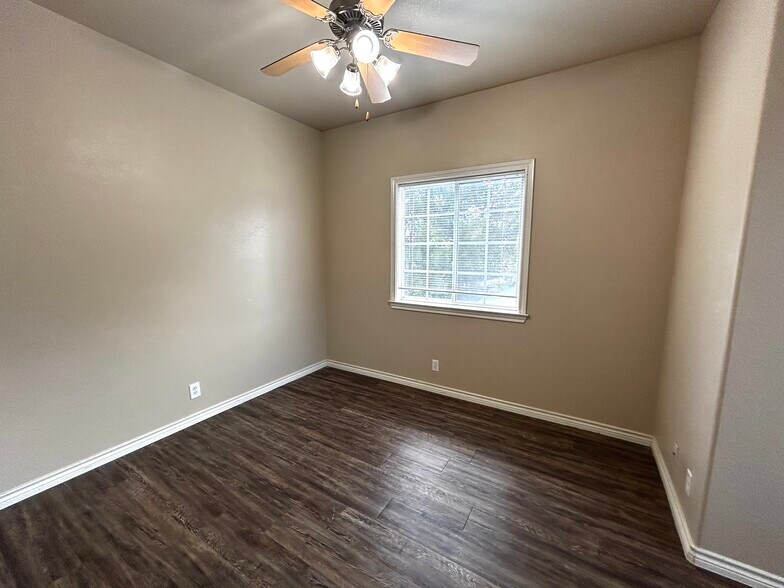 Building Photo - 408 Nelray Blvd