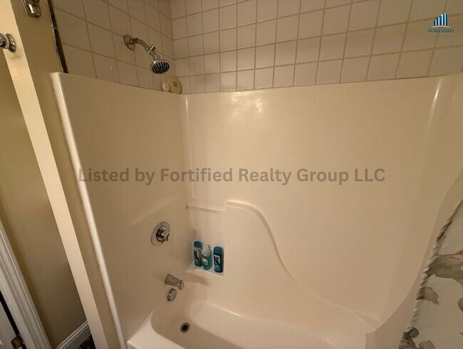 Building Photo - 1556 N Main St