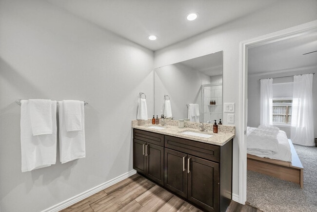 Building Photo - 2785 Eltonne Gdns Dr