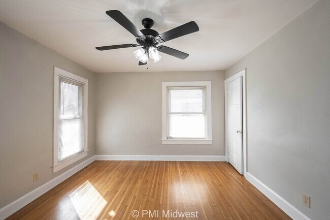 Building Photo - "Charming 3 Bedroom with Hardwood Floors i...